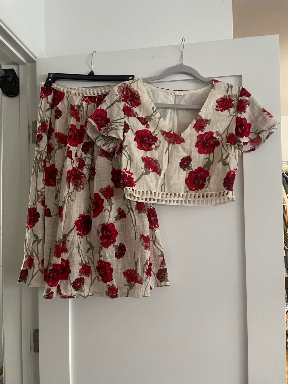 🌹 Crop Skirt Set with Roses 🌹